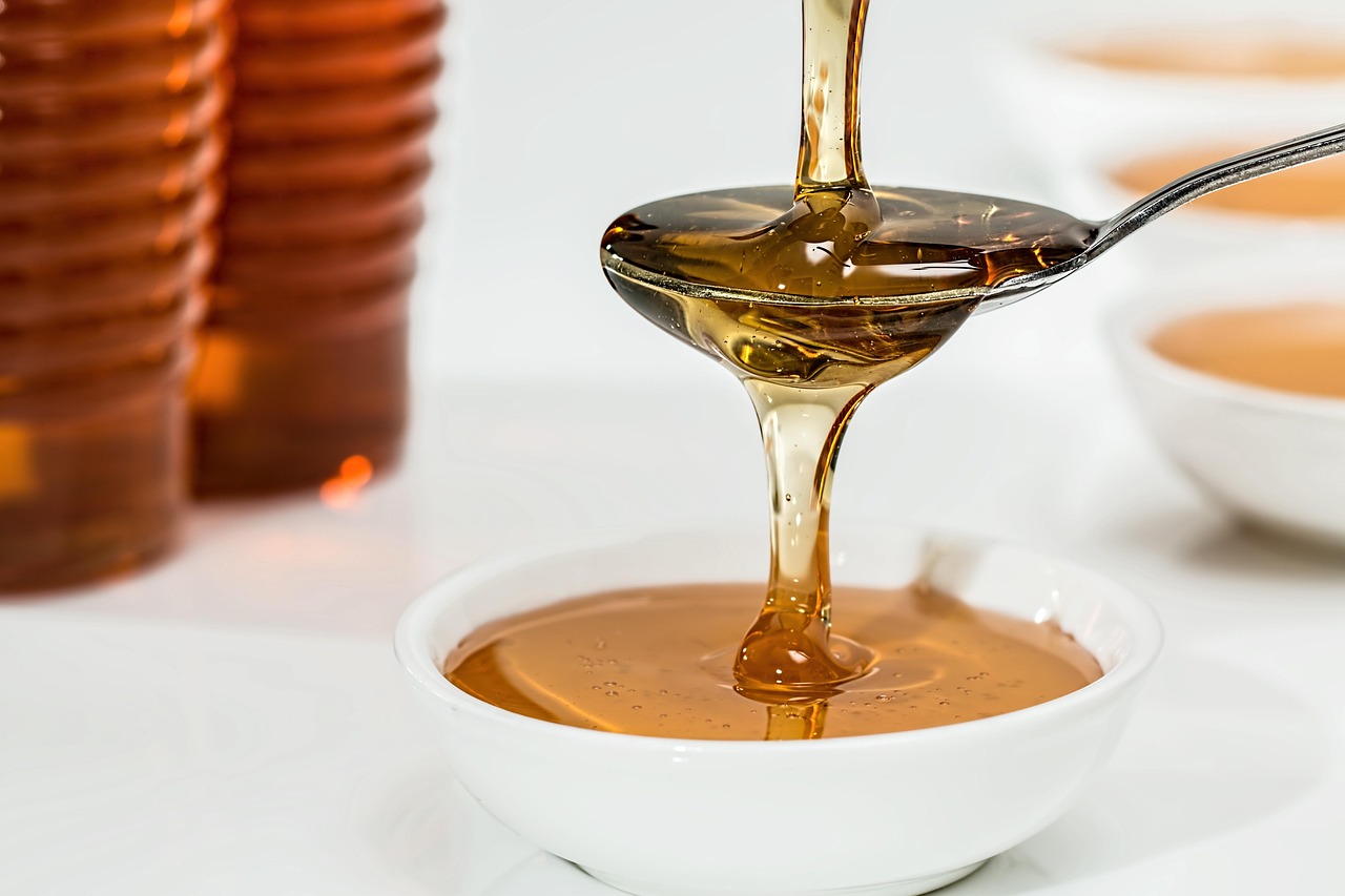 Feeding Bees: Sugar Syrup Ratios and When to Use Them